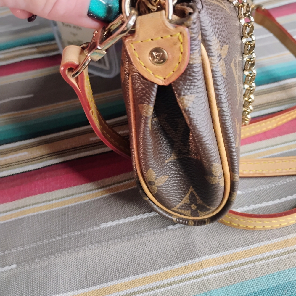 Louis Vuitton Brown Monogram Clutch - Picture 15 of 16